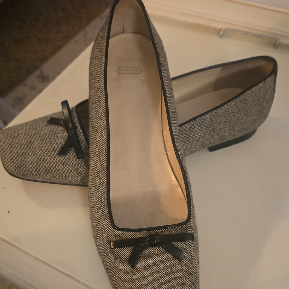 COACH Women's Black and Cream Bow Loafers